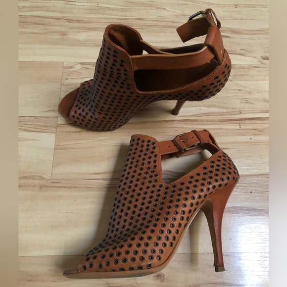 Givenchy tan leather stiletto heel, size 38 - Picture 3 of 5